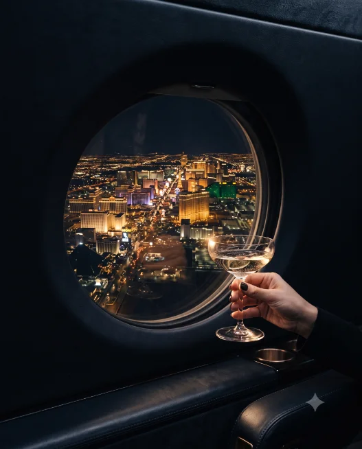 Vegas 之夜 · 夜航舷窗俯瞰城市灯海